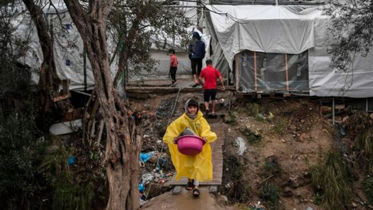 Yunanistan, mültecilere mali yardımları kesiyor