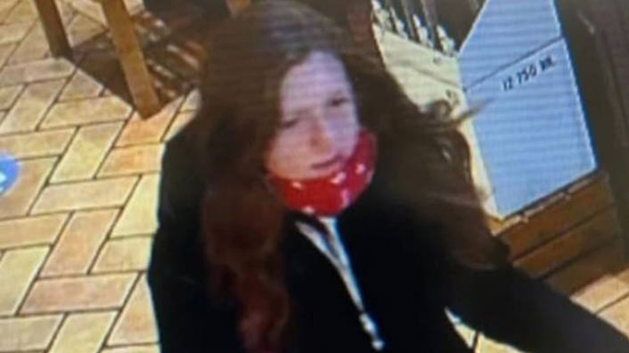 Markette iki kişiye tüküren kadın tutuklandı