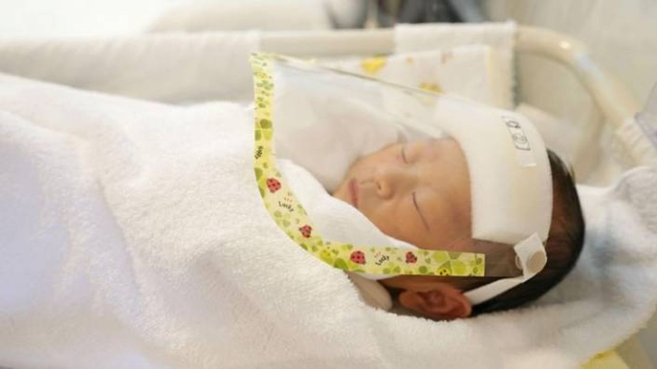 İngiltere'de annesi koronaya yakalanan üç günlük bebek öldü