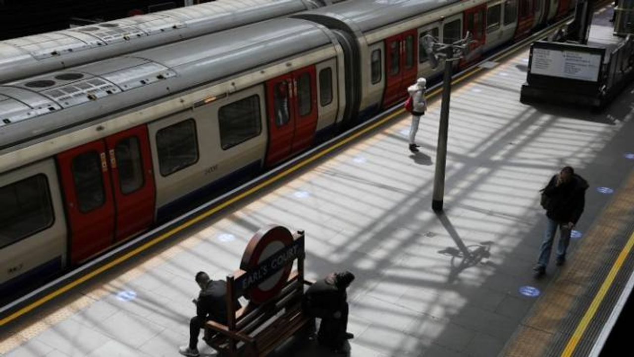 Üzerine tükürülen tren istasyonu çalışanı koronadan öldü
