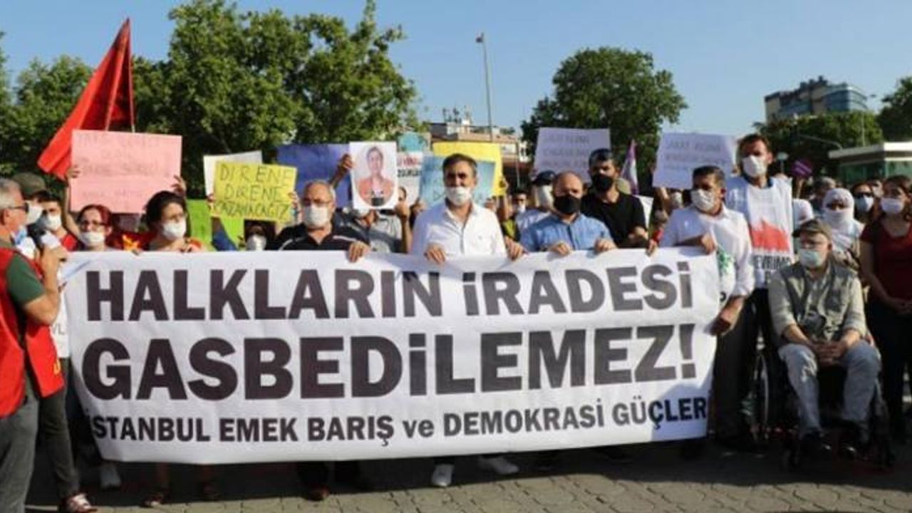 CHP ve HDP'li isimlerin vekilliklerinin düşürülmesi protesto edildi