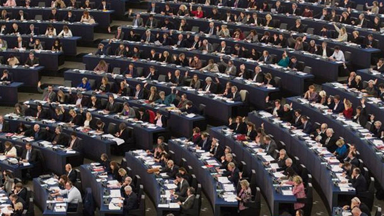 Avrupa Parlamentosu'nda Türkiye'ye sert eleştiriler