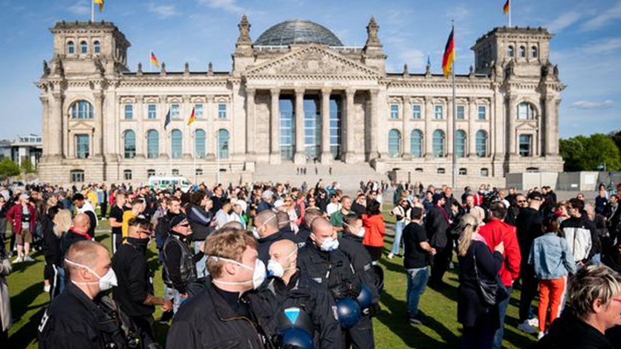Almanya: Artan koronavirüs vakalarından endişe duyuyoruz