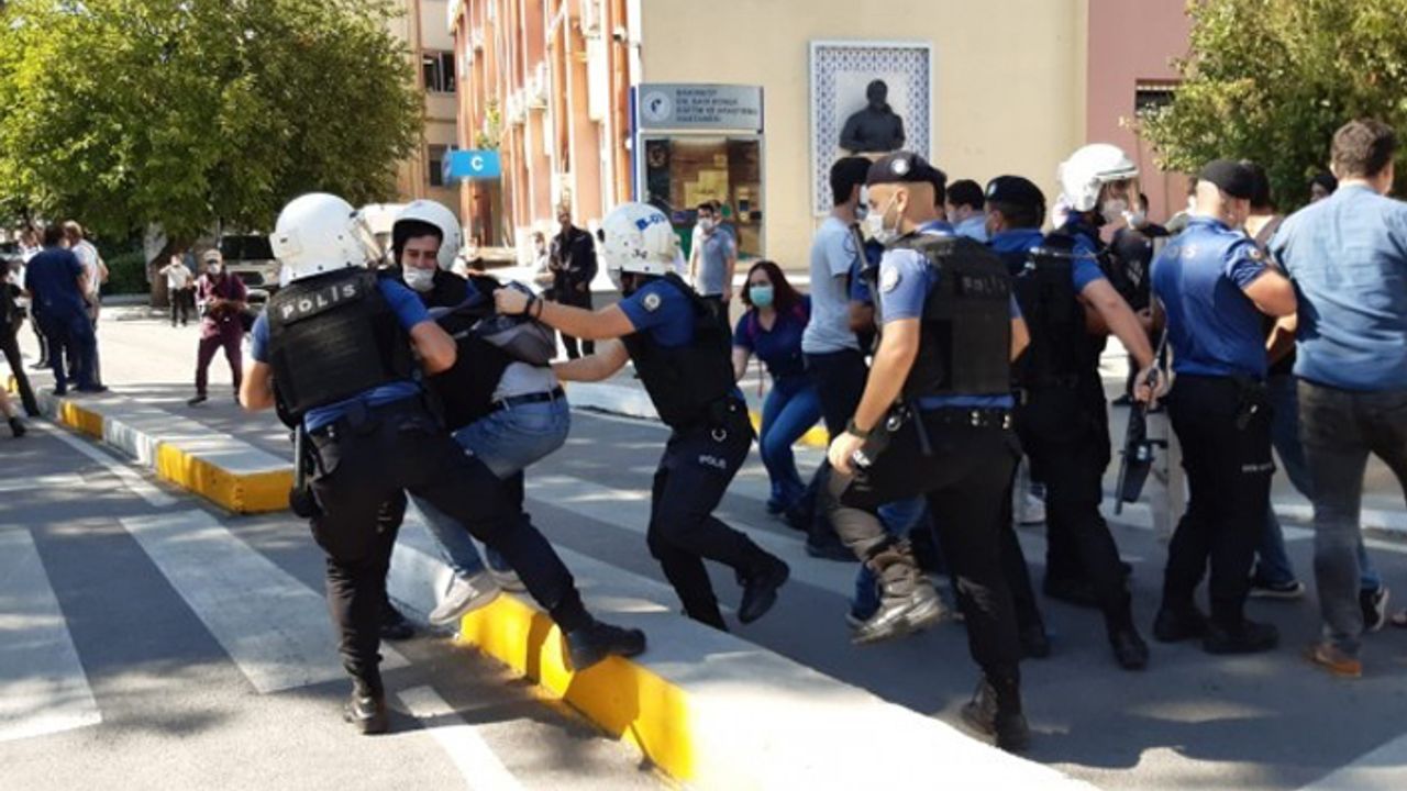 Ebru ve Aytaç için yapılan eyleme polis müdahale etti