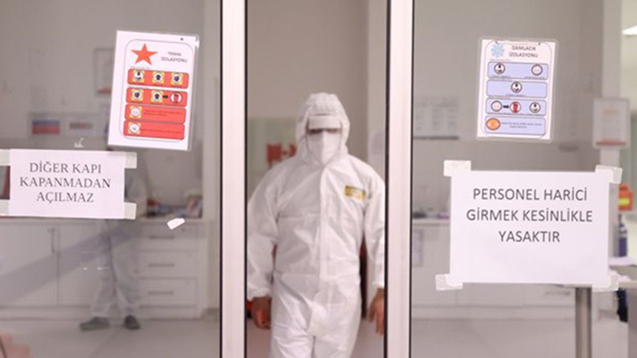 İzmir'de vakalar artınca poliklinikler yeniden pandemi servisi oldu