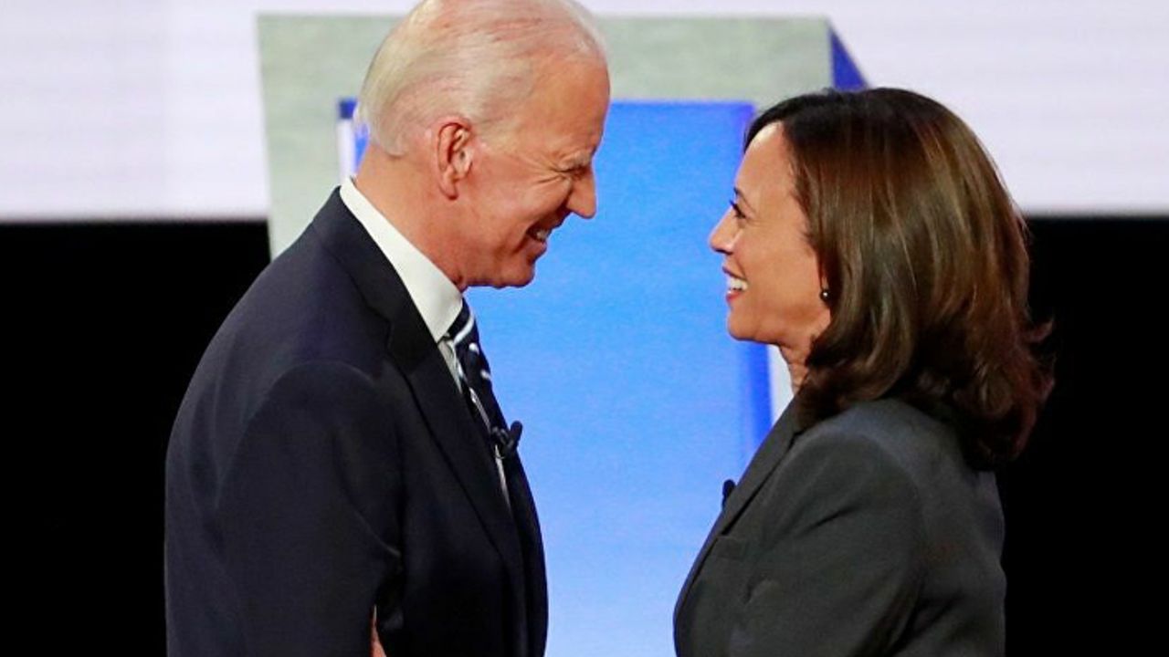 Joe Biden, Kamala Harris'i başkan yardımcısı adayı olarak seçtiğini duyurdu