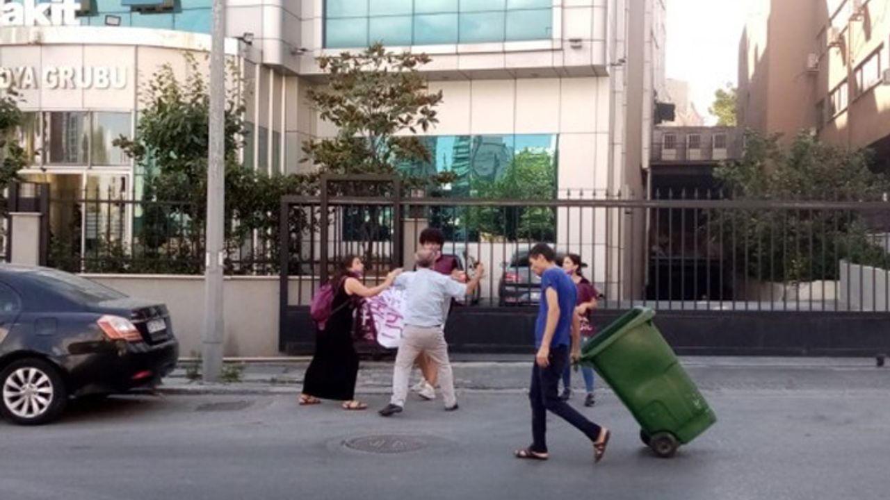 Yeni Akit önünde eylem yapan kadınlar gözaltına alındı