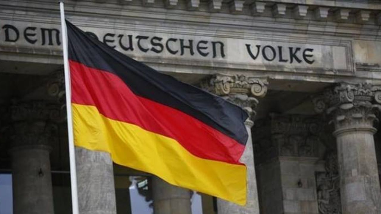 Almanya 160 ülkeye seyahat uyarısını uzattı