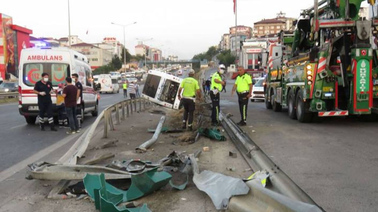 İstanbul'da yolcu otobüsü devrildi: 1'i ağır, 11 yaralı