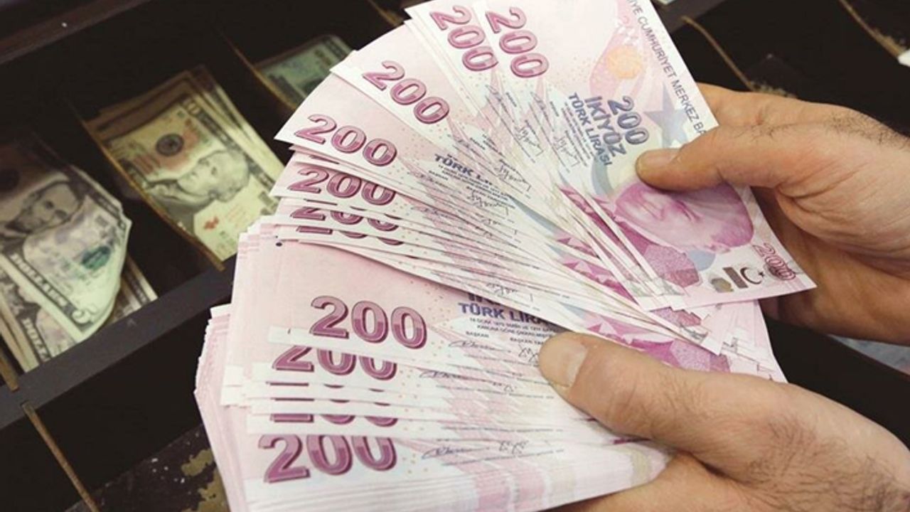 Türk lirası eriyor, dolar 7.52 TL'nin üzerine çıkarak rekor kırdı