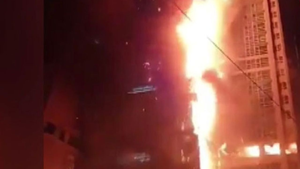 Güney Kore’de 33 katlı gökdelende yangın çıktı
