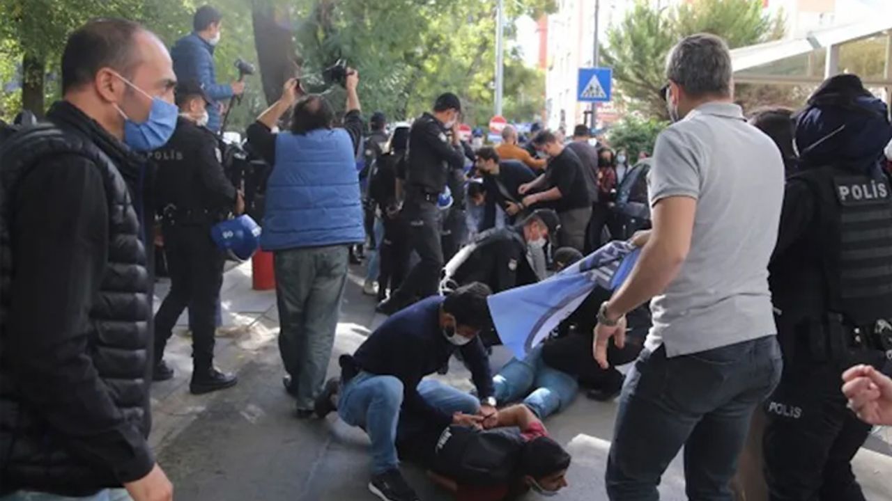 Halkevlerine polis saldırısı: Çok sayıda gözaltı var