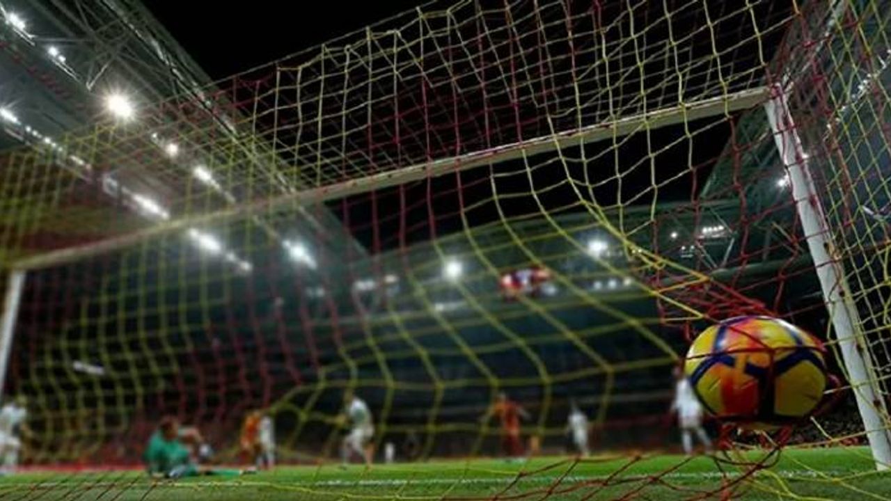 İzmir'deki deprem nedeniyle 4 maç ertelendi