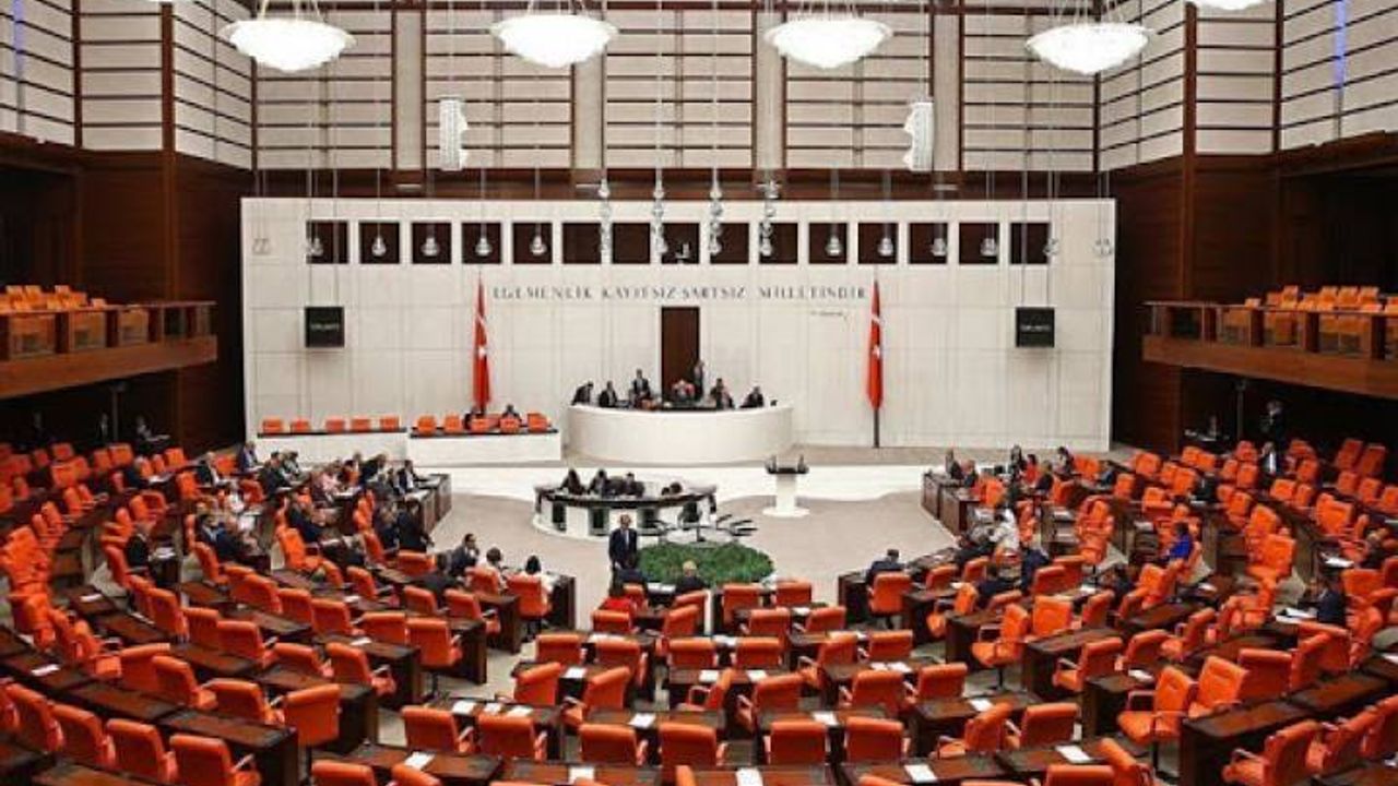 Katar anlaşmalarının araştırılması AKP-MHP oylarıyla reddedildi