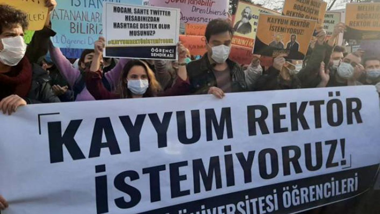 Boğaziçi Üniversitesi öğrencileri, ‘kayyum’ rektör Melih Bulu'yu protesto etti