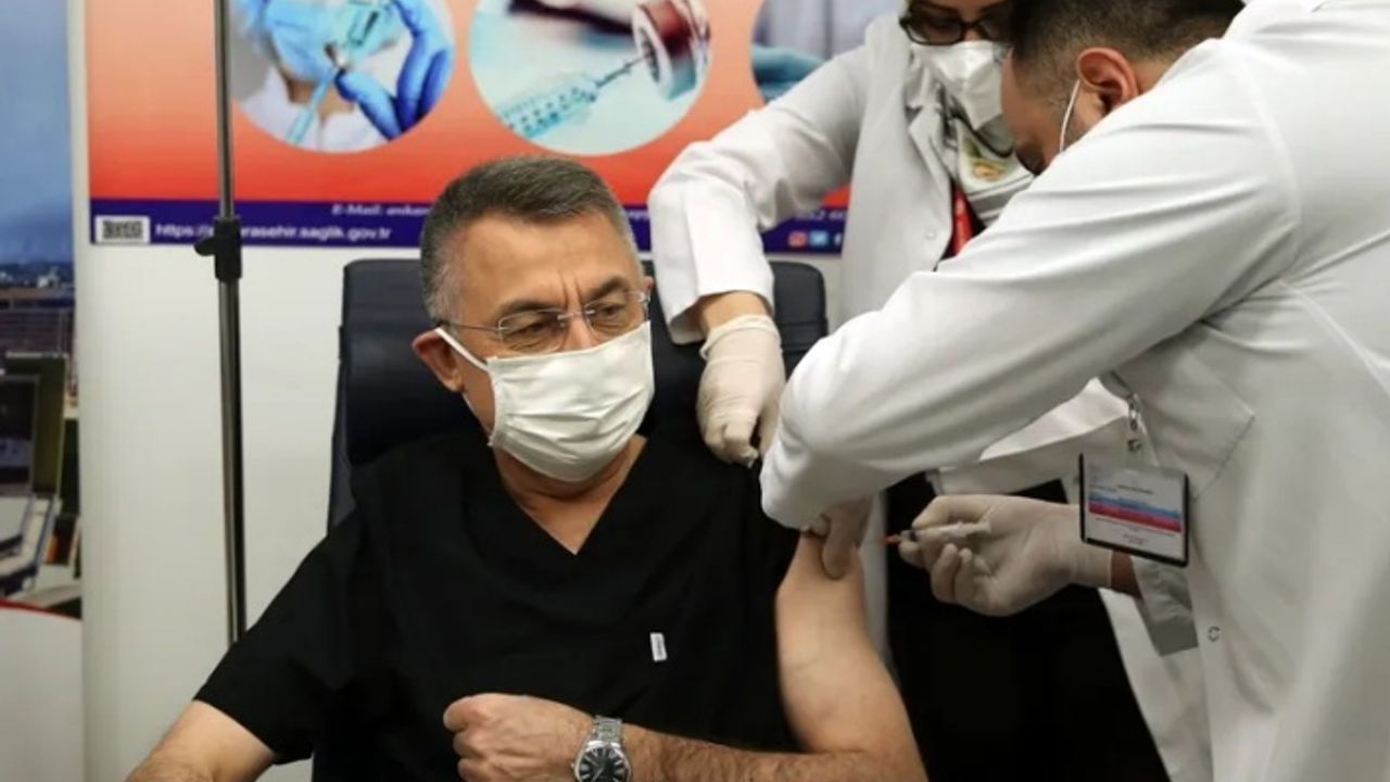 Cumhurbaşkanı Yardımcısı Fuat Oktay, koronavirüs aşısı yaptırdı