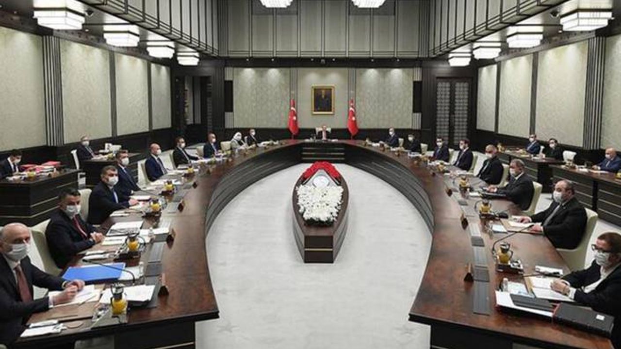 AKP'de çifte değişim beklentisi: Kabine, kongre öncesinde değişebilir