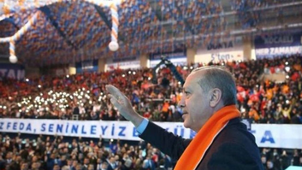 CHP'li Adıgüzel, AKP kongresinin ardından virüse yakalananların listesini paylaştı