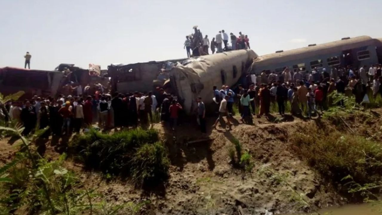Mısır'da tren kazası: En az 32 ölü, 66 yaralı