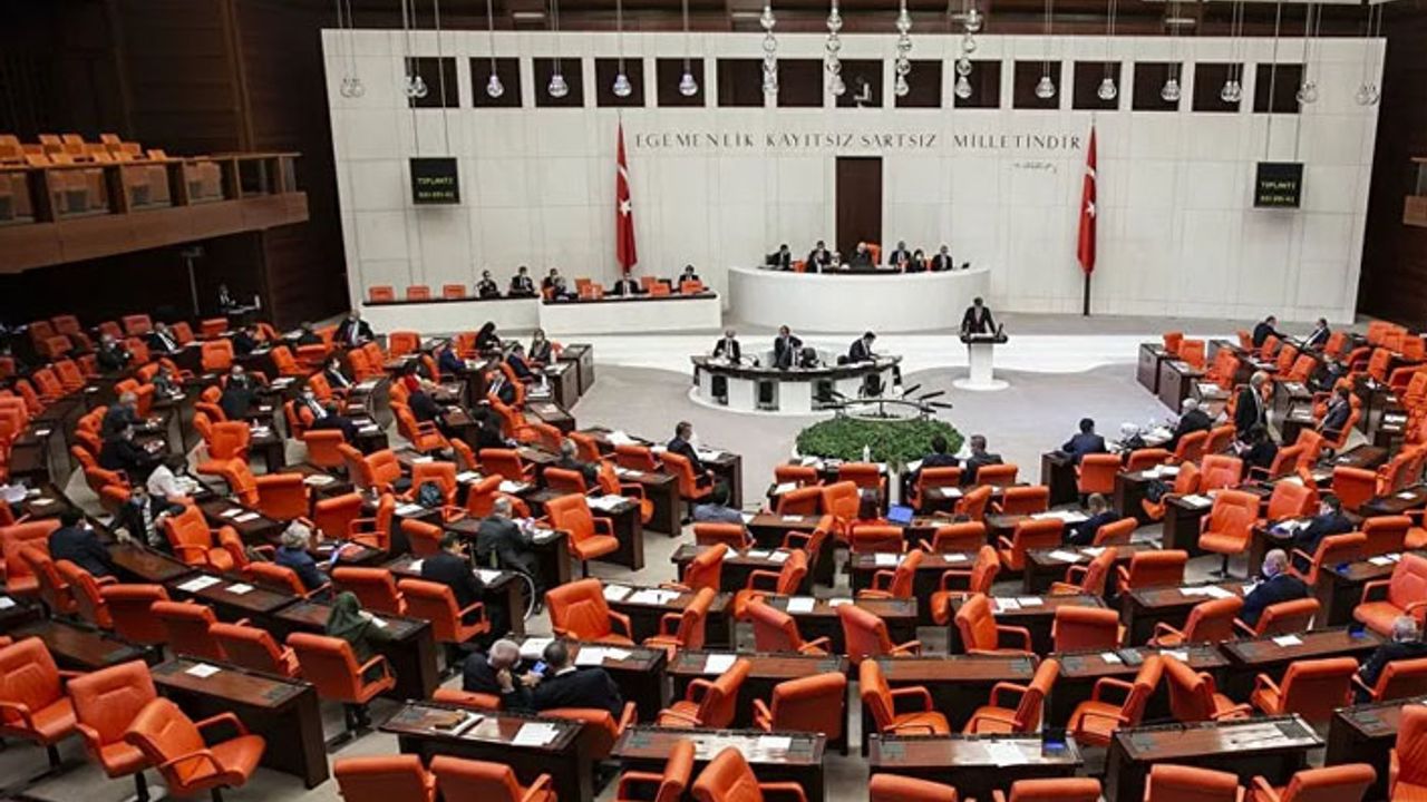 AKP, Peker’in iddialarıyla ilgili olarak Meclis Araştırma Komisyonu kurulmasını Salı günü değerlendirecek