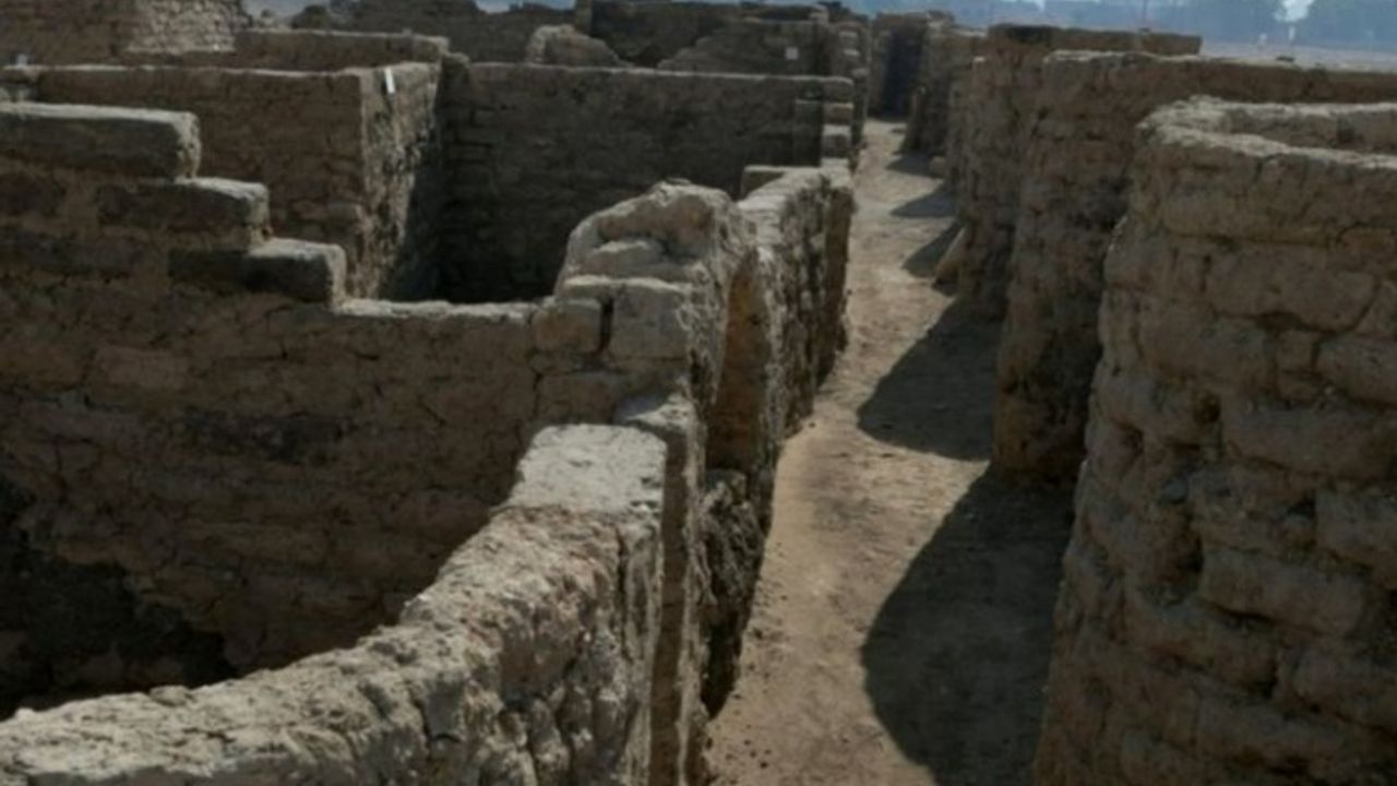 Mısır'da 3 bin yıllık 'kayıp altın şehir' ortaya çıkarıldı