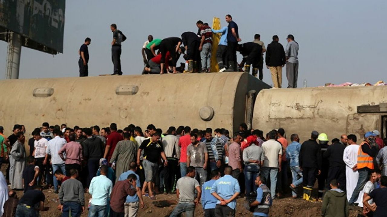 Mısır'da yine tren kazası