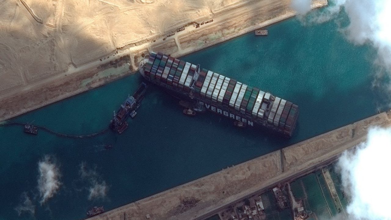 Mısır, Süveyş Kanalı'nı tıkayan gemiyi tazminat alana kadar alıkoyacak