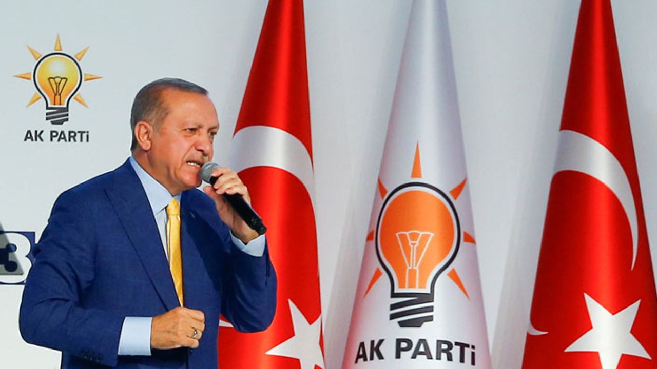Bloomberg: Ekonomik endişeler artarken Erdoğan anketlerde tarihinin en düşük noktasına eridi