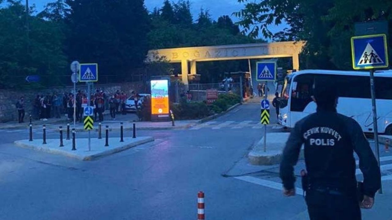 Boğaziçi Üniversitesi'nde öğrenciler çadır kurdu, polis üniversiteye girdi