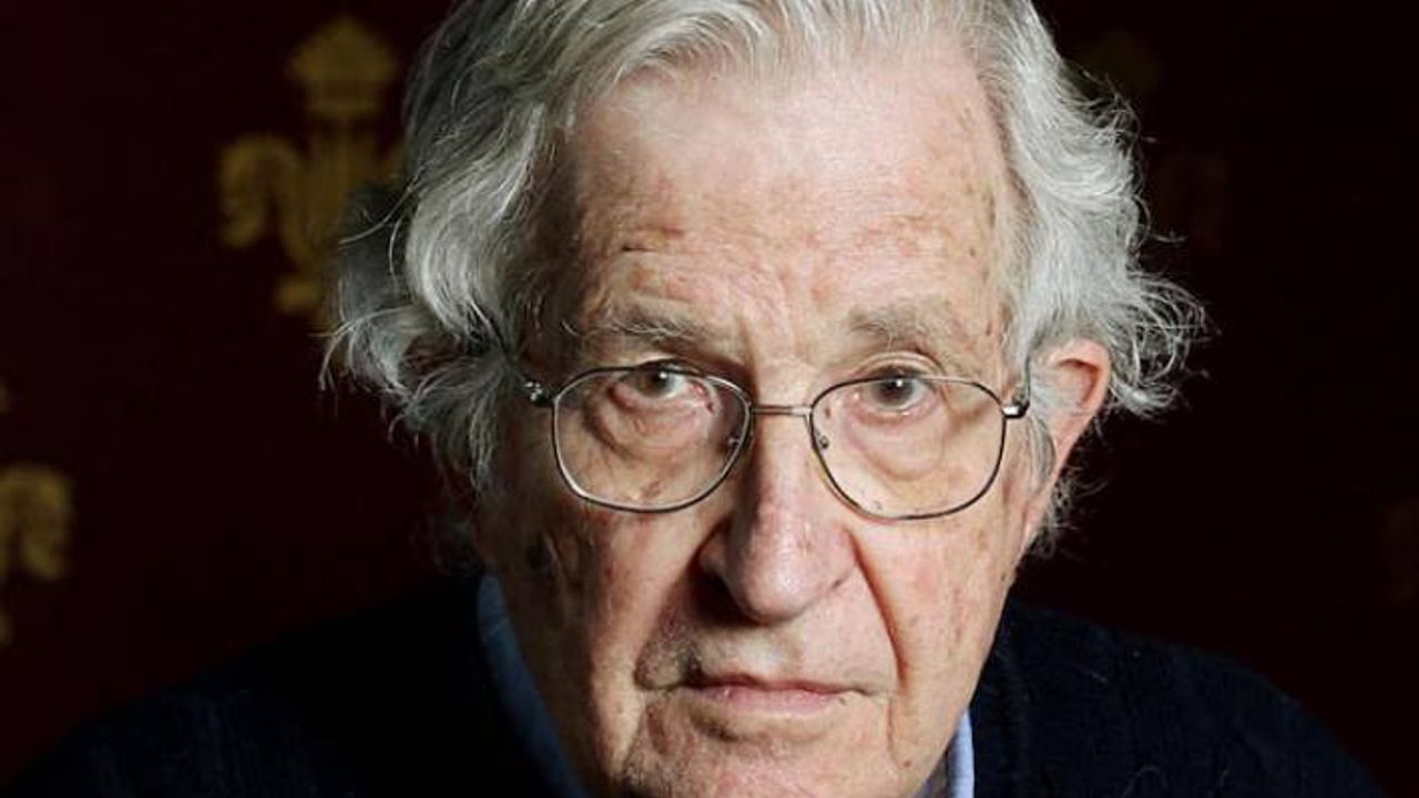 Chomsky: Türkiye'de boğucu hakimiyet genişliyor