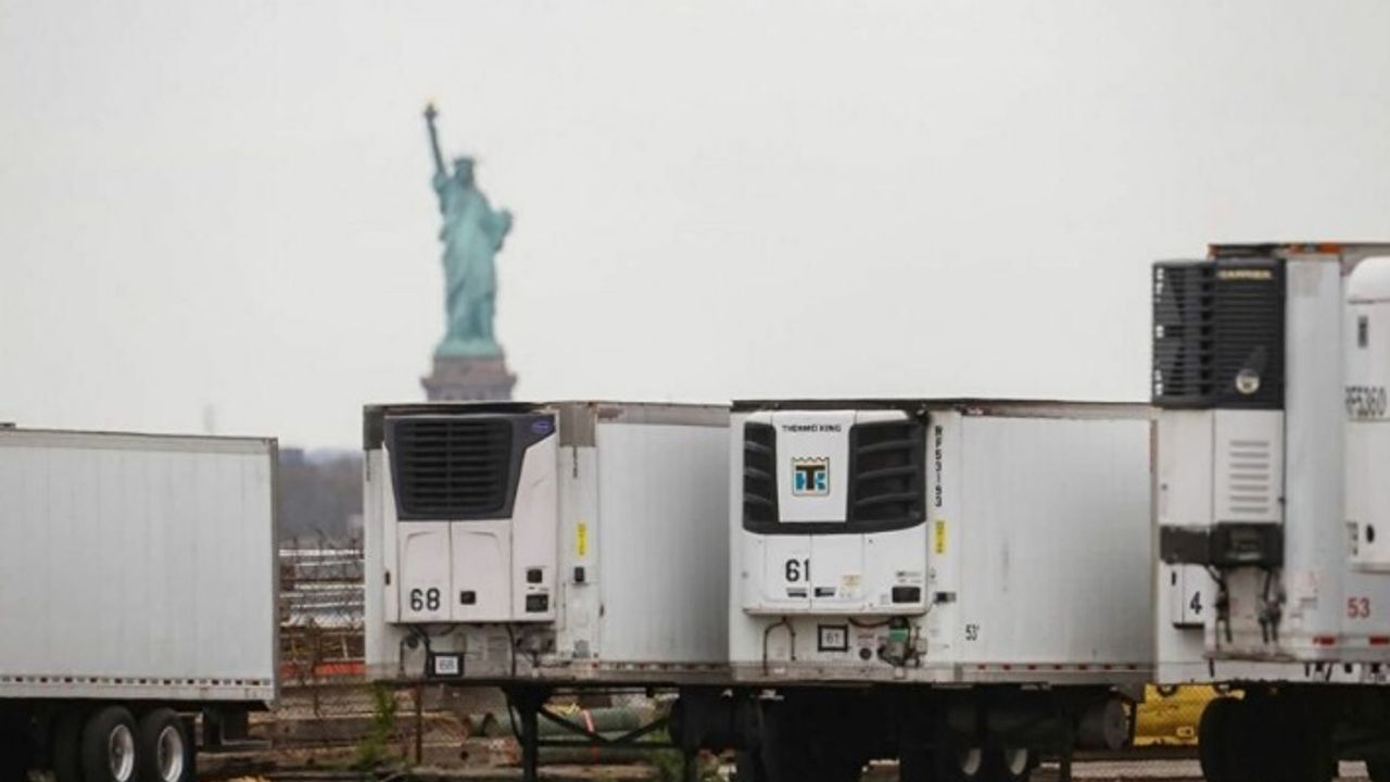 New York'ta yüzlerce ceset, 1 yıldır kamyonlarda bekletiliyor