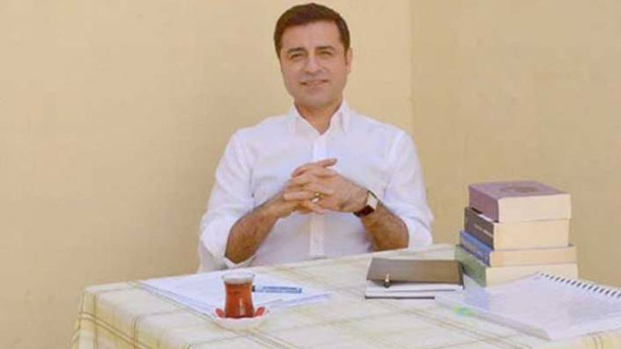 'Demirtaş, HDP seçmeninin 2. turda Erdoğan'ın karşısındaki adaya oy verebileceği umudunu taşıyor'