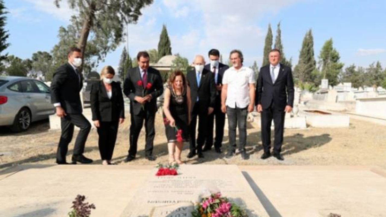 Kılıçdaroğlu Kutlu Adalı'nın mezarında: Katiller belli, gereğini yapın