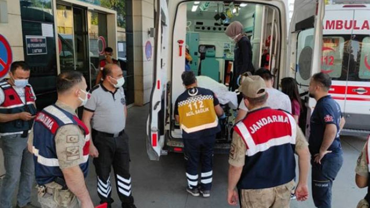 Mülteci kamyonuna jandarma ateşi: 2 kişi yaşamını yitirdi, 12 yaralı