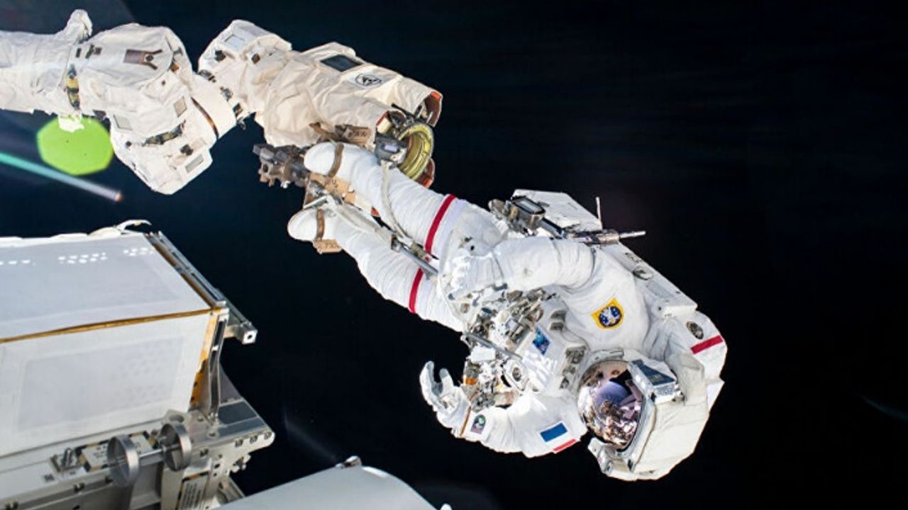 Uluslararası Uzay İstasyonu'ndaki astronotlar uzay yürüyüşüne çıktı
