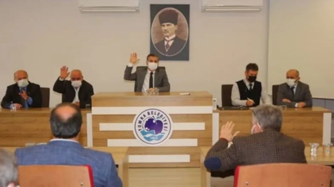 Yomra'da başkandan sonra beş meclis üyesi AK Parti'den istifa etti