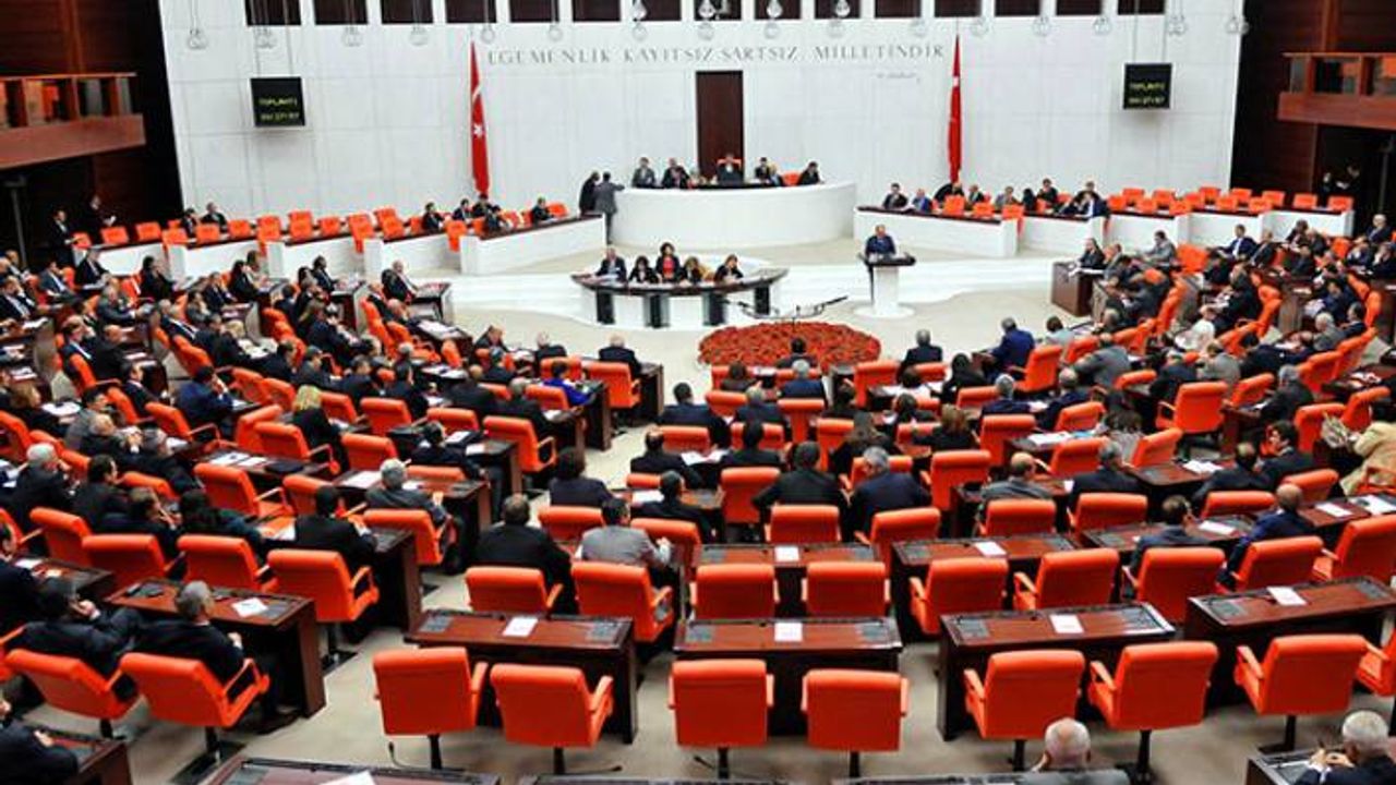 AKP, OHAL yetki kararında değişikliğe gitti