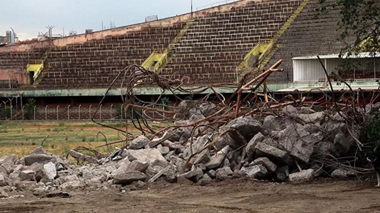 Ankara'da tarihi stadın yıkımına başlandı: Yerine millet bahçesi ve cami yapılacak
