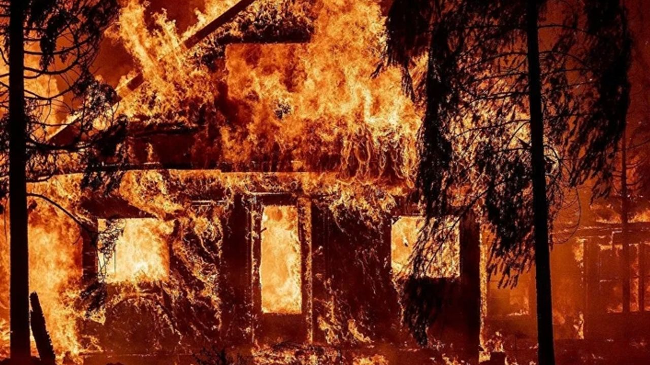 Kaliforniya'daki orman yangını evlere sıçradı: Bir çok noktada acil durum ilan edildi