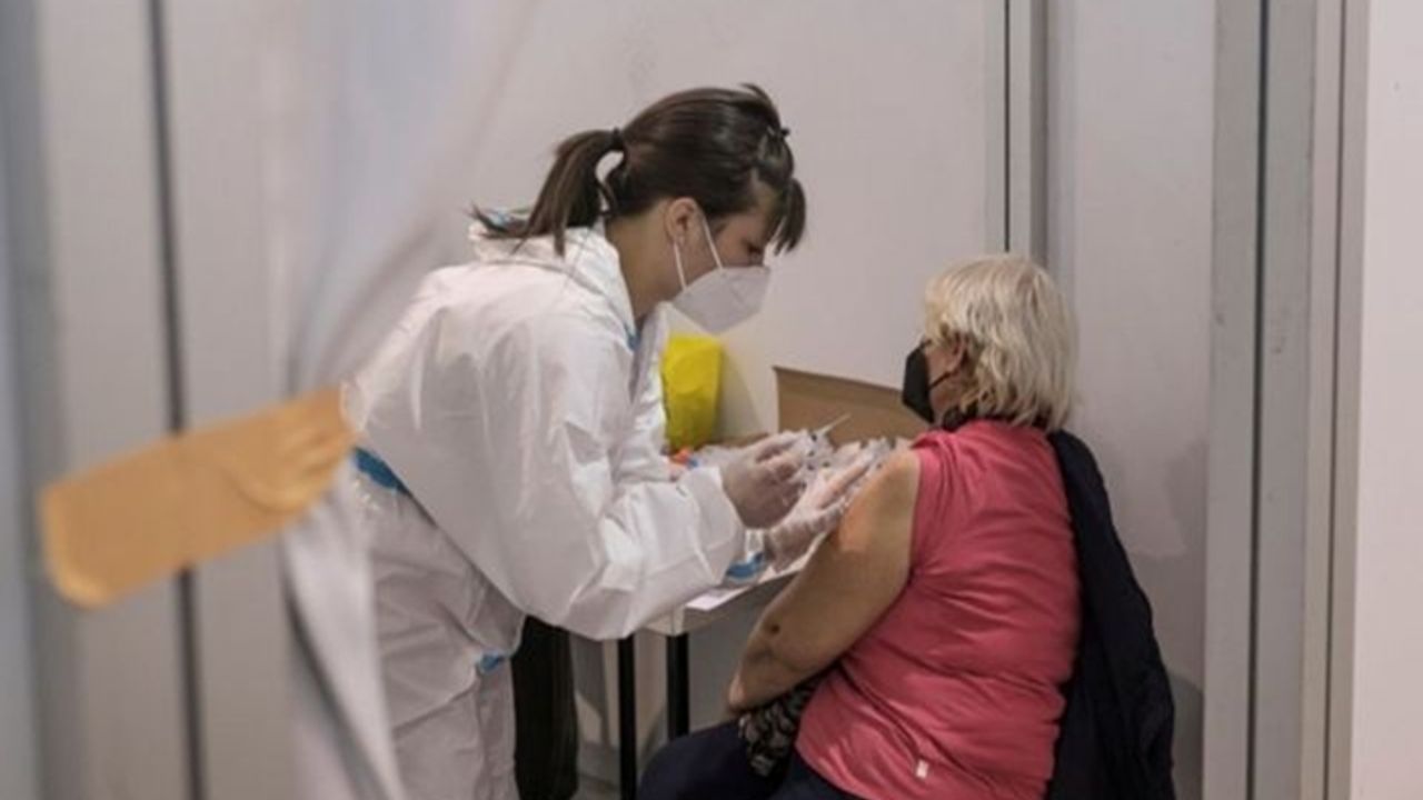 Macaristan'da Covid-19 aşısı zorunlu oldu