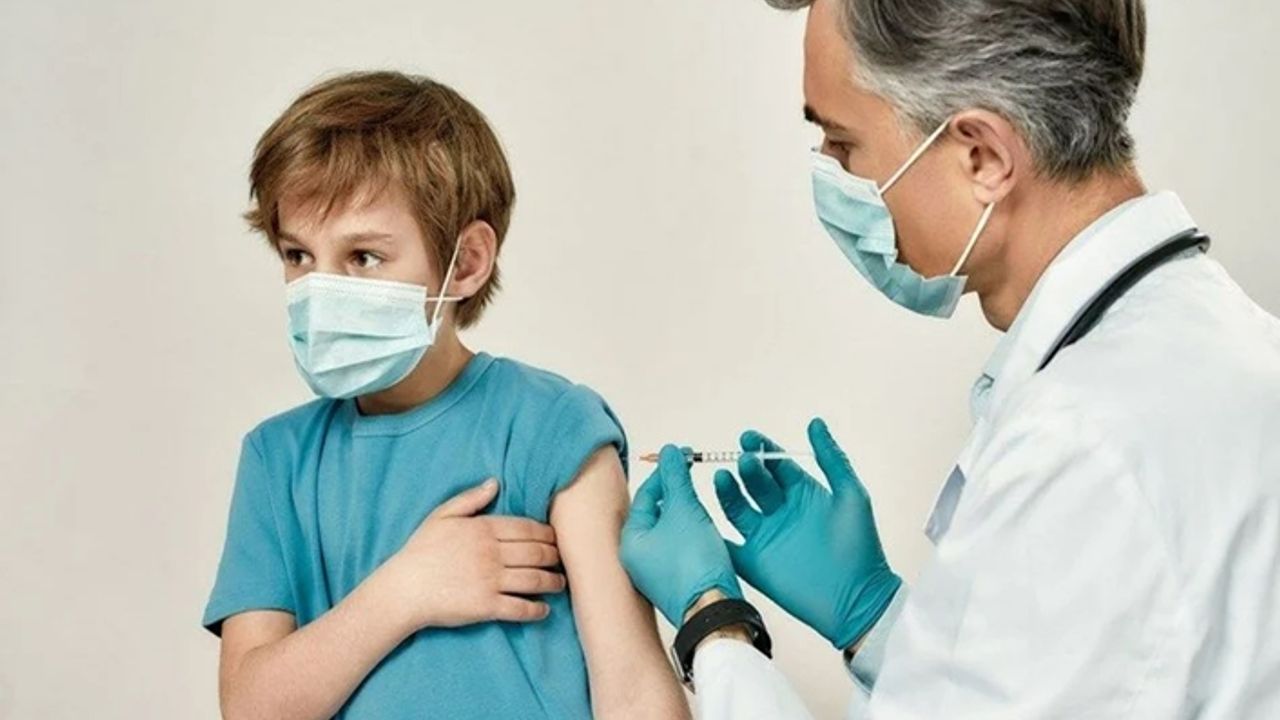 Bilim Kurulu üyesi Turan: Aşı yaşını 15'e indirme kararı alınacak