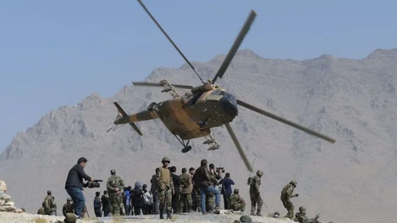 Afgan askerler 22 uçak ve 24 helikopteri Özbekistan'a kaçırdı