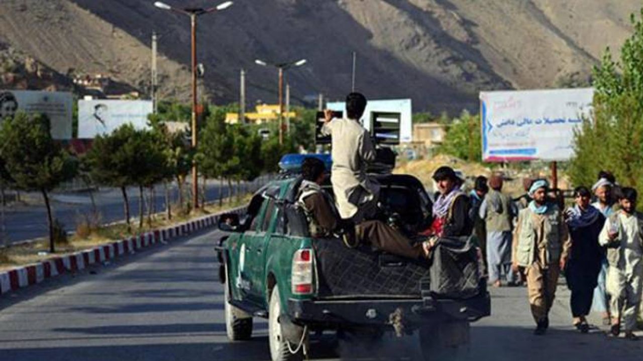 Afganistan'da karşı direniş: 60 Talibanlı öldürüldü
