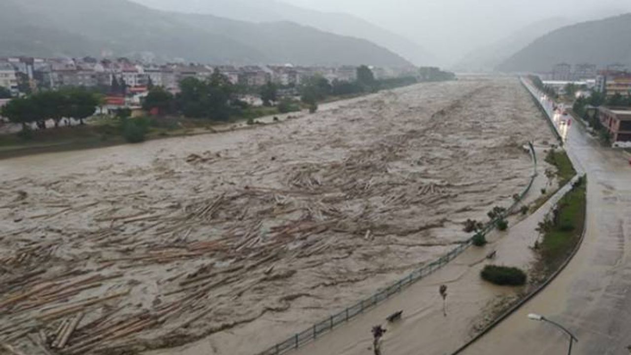 Bartın ve Sinop'ta sel: 1 kişi kayıp