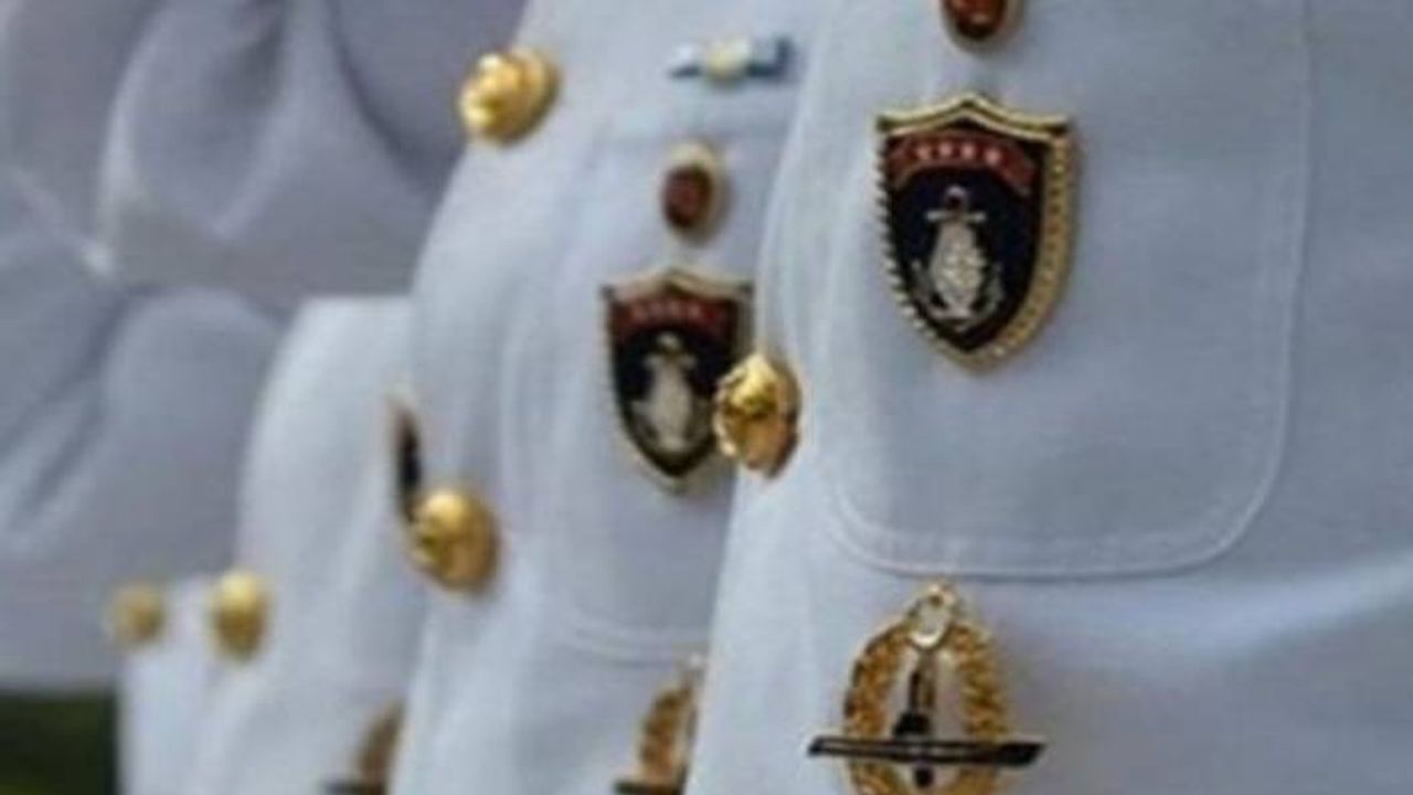 Bildiriye imza atan amirallerden AYM’ye başvuru