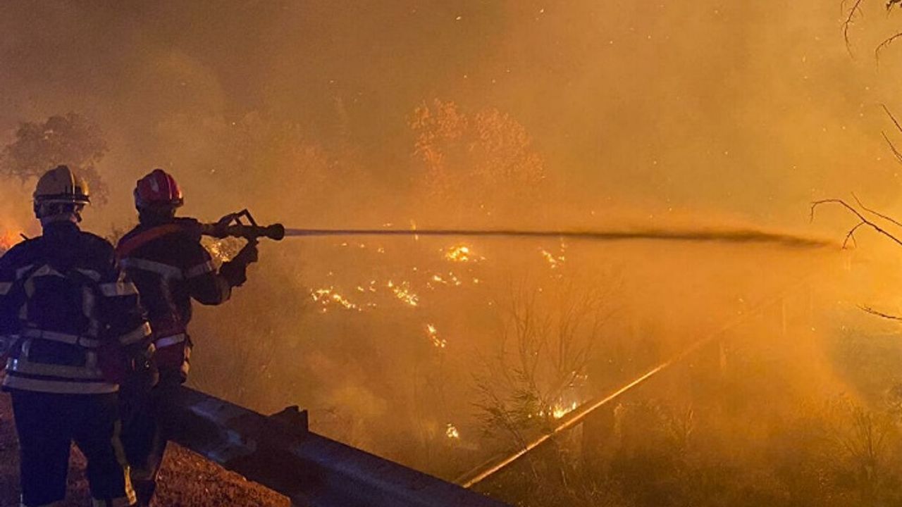 Fransa'nın güneyinde devam eden orman yangını 7 bin hektarlık alana yayıldı