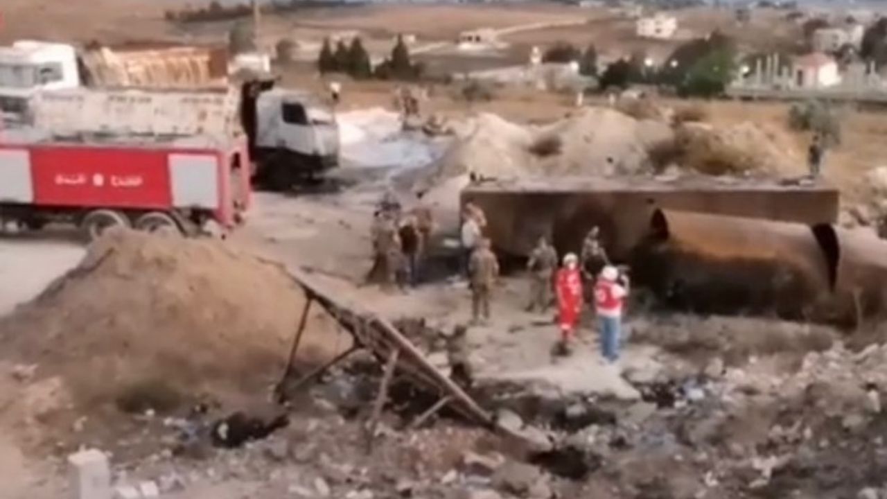 Lübnan'da ordu yakıt dağıtırken tank patladı: En az 22 ölü