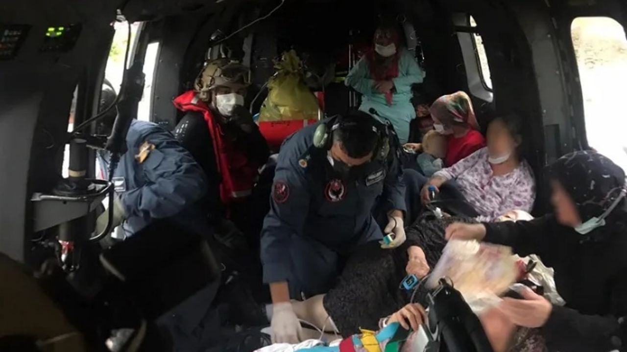 Sinop Ayancık Devlet Hastanesi'ndeki hastalar helikopterle nakledildi