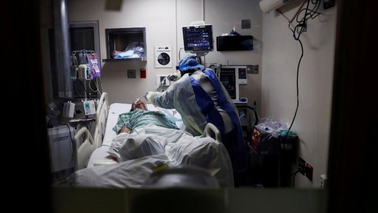 Taburcu olmak isteyen Covid-19 hastasına yalvaran hemşire: Öleceksin, hayatını kurtarmaya çalışıyorum