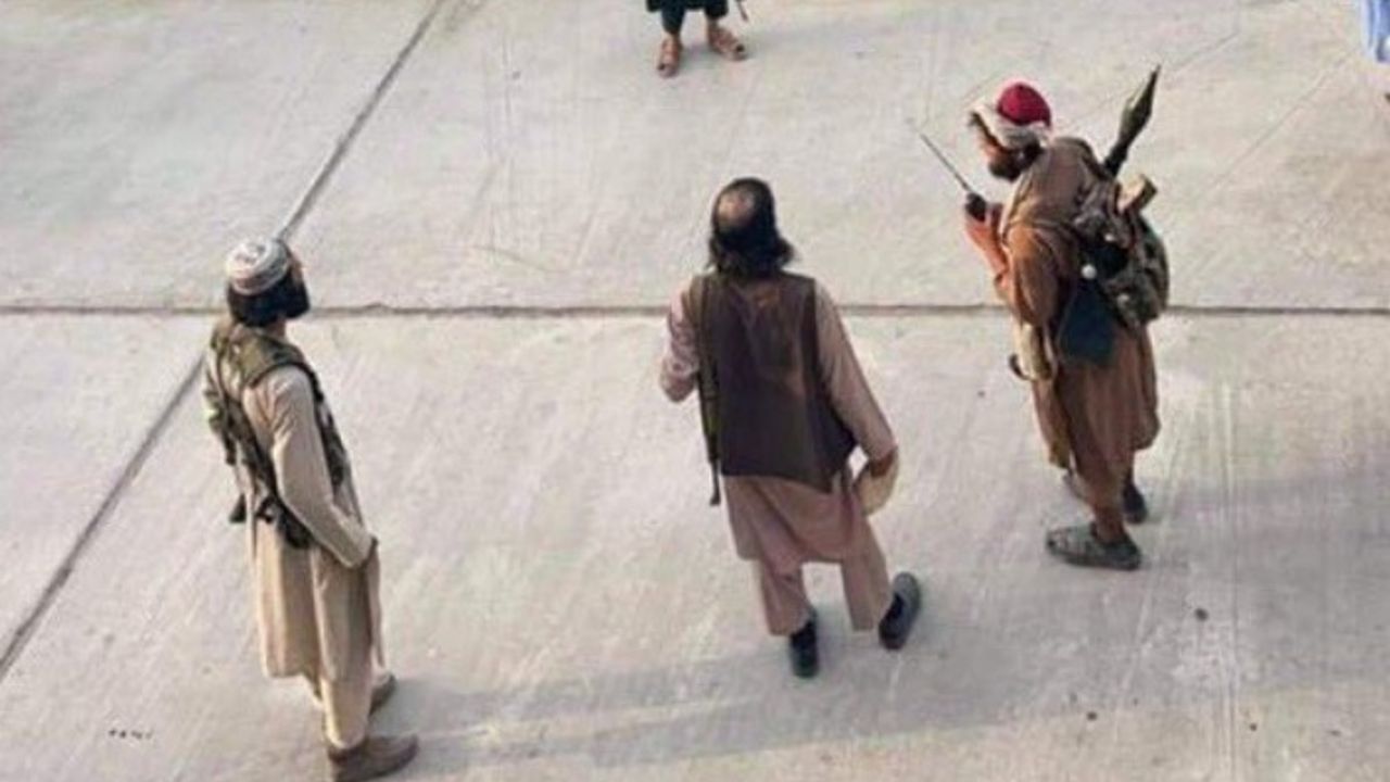 Taliban Kabil'e her yönden girmeye başladı